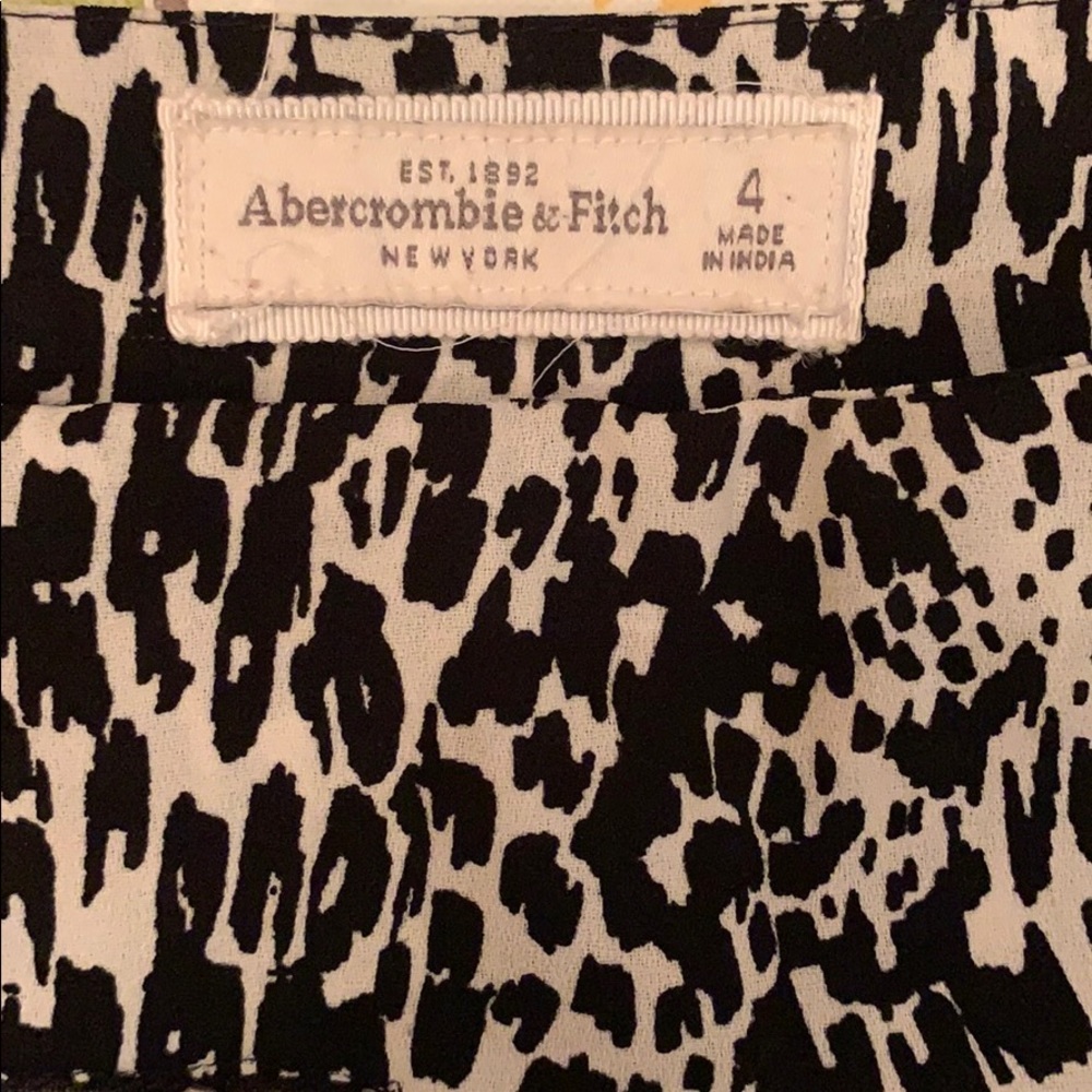 Pattern Zipper Wrap Skort - Picture 5 of 6
